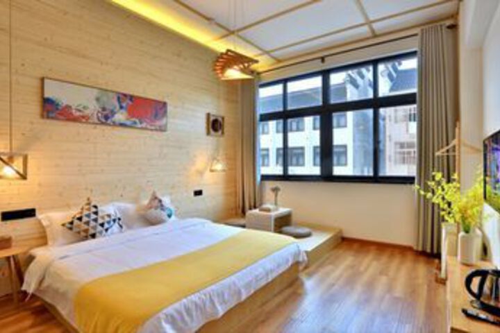 Room 11 of 25