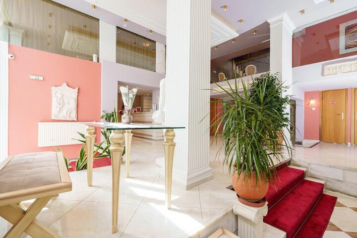 Guest Lobby