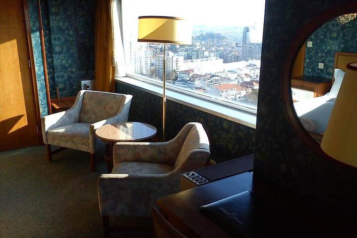 Room 12 of 34