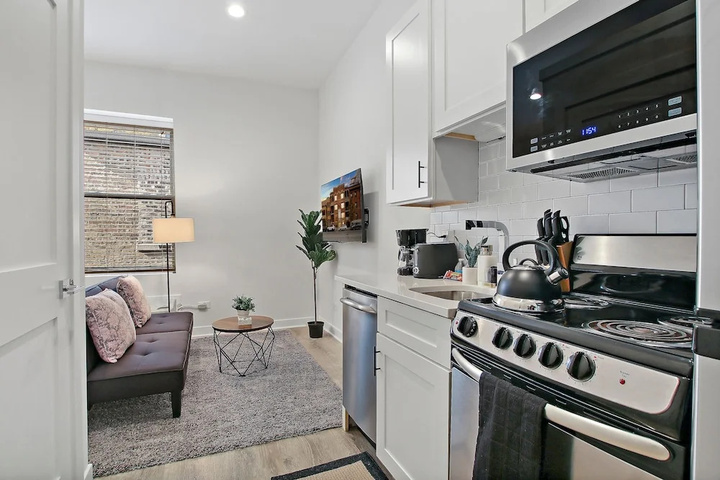 Photo of Uptown Studio Apt Near Shops in Montrose