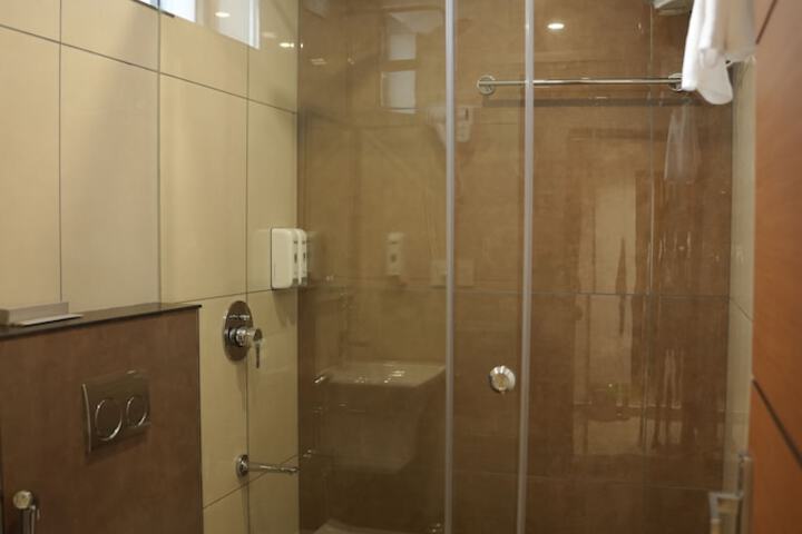 Room 6 of 11