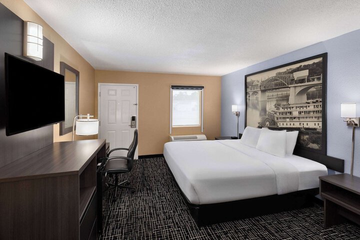 1 King Bed (7 of 23)