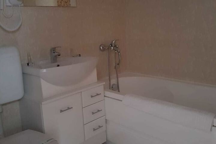 Room 9 of 12