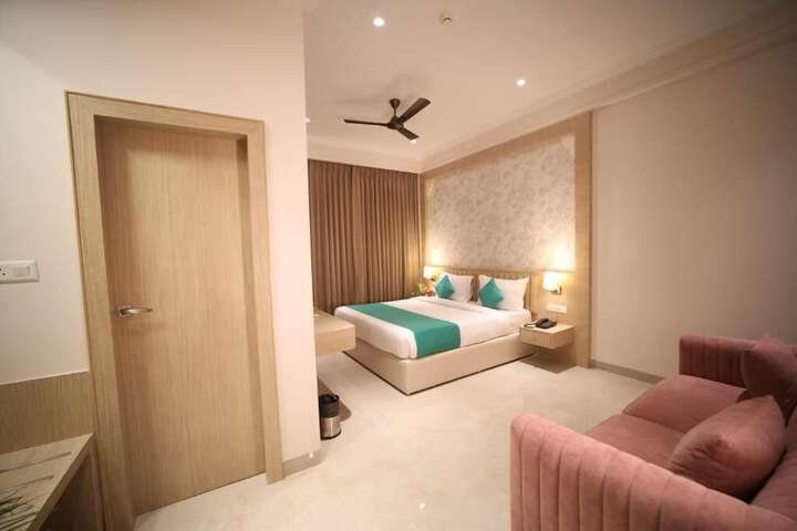 Room 7 of 28