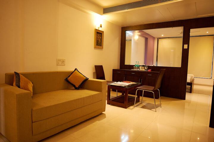 Room 27 of 51