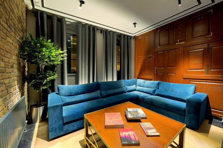 Entrance & Lobby