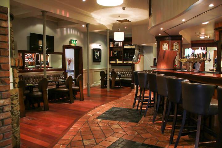 Lounge 82 of 133