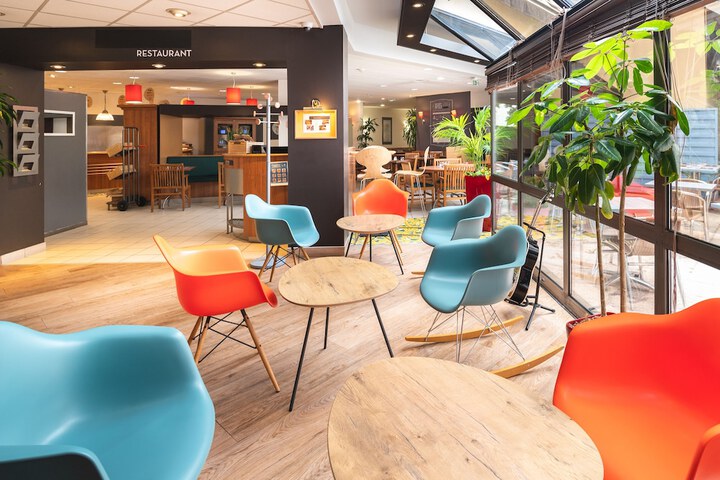 Guest Lobby