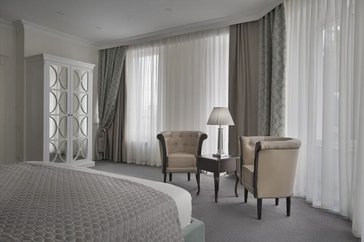 Room 10 of 32
