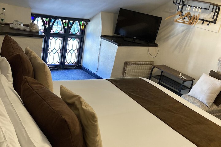 Room 2 of 52