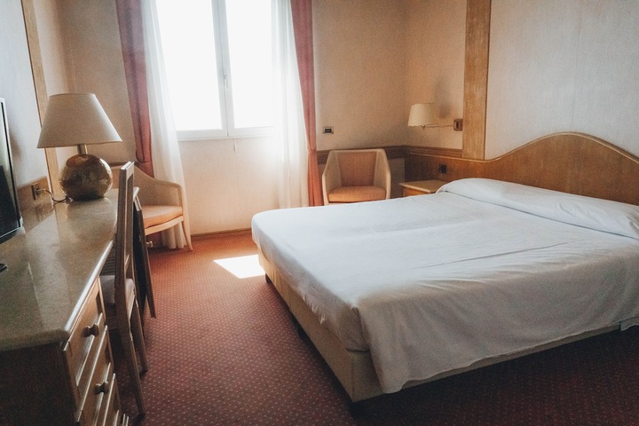 Room 15 of 68