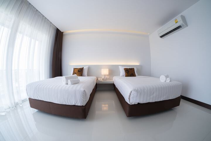 Room 6 of 32