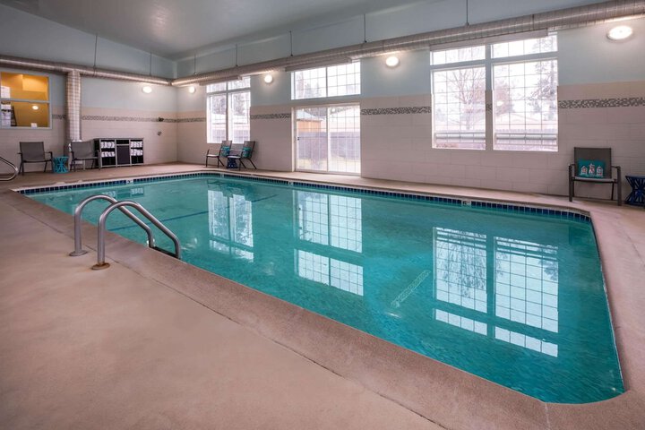 Pool 21 of 34