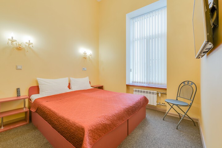 Room 8 of 69
