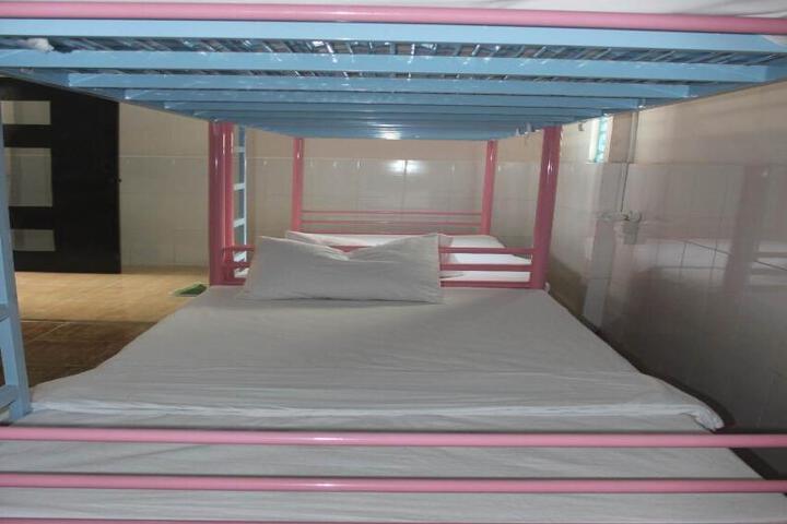 Room 2 of 6
