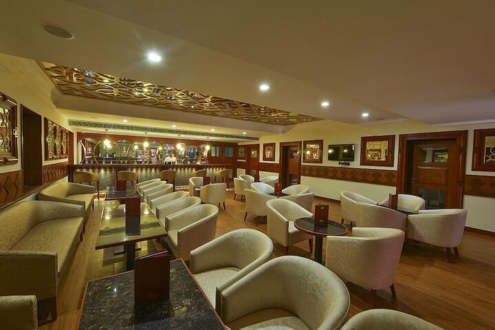 Lounge 40 of 73