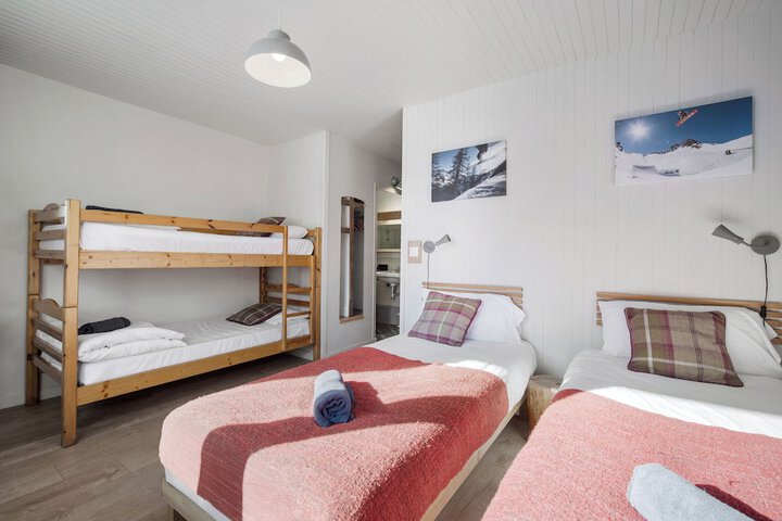 Room 6 of 11