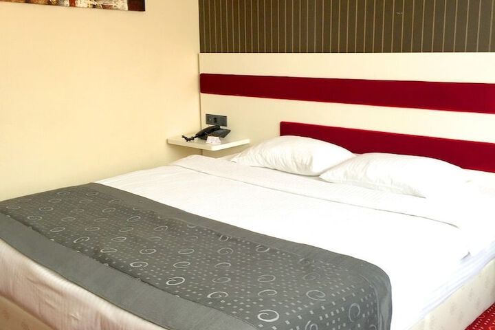 Room 7 of 33