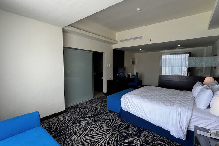 Room 14 of 82