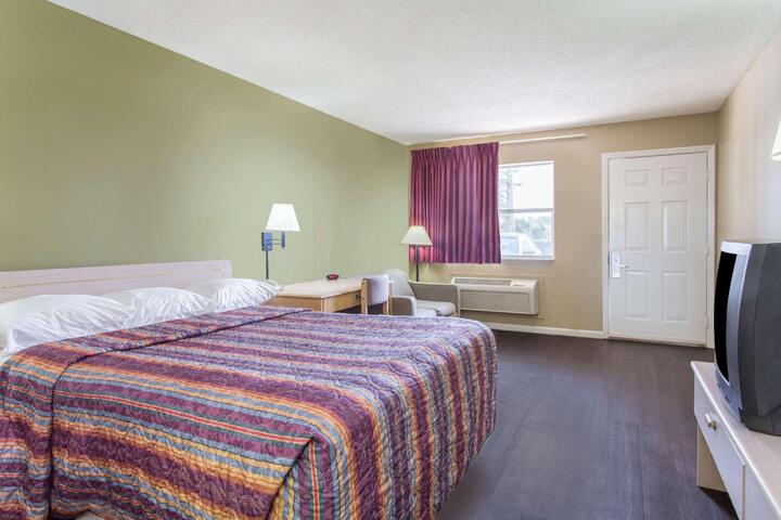 1 Queen Bed (1 of 18)