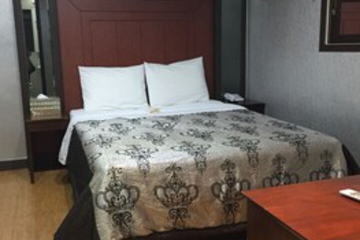 Room 7 of 14