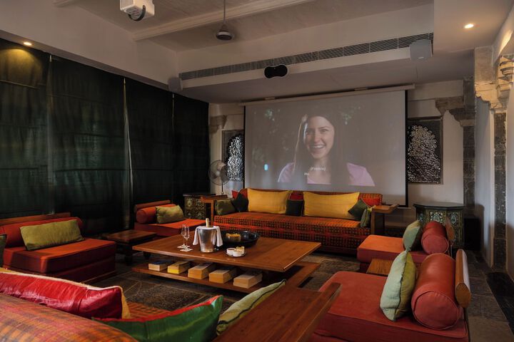 Lounge 119 of 194