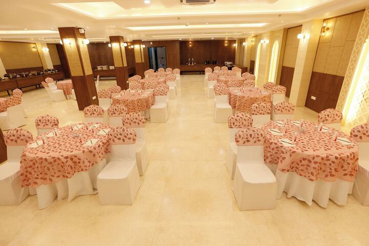 Ballroom/Hall 54 of 57