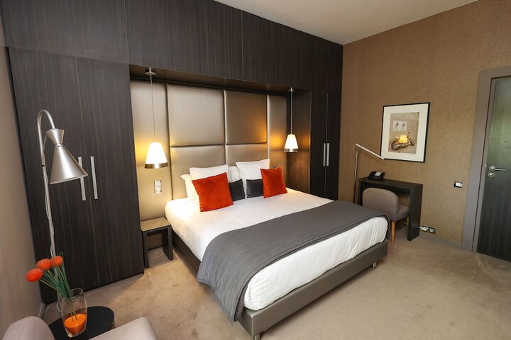 Room 14 of 86