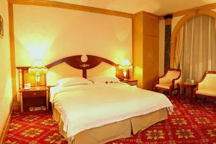 Room 4 of 10