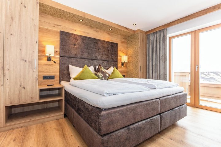 Room 4 of 32
