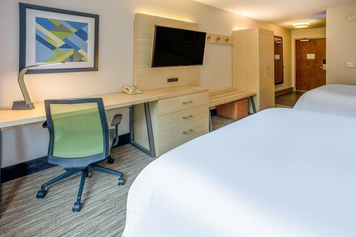 2 Queen Beds (6 of 14)