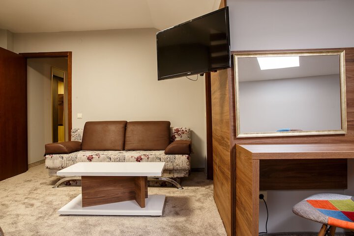 Room 27 of 132