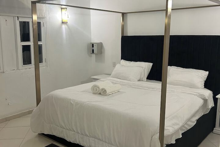 Room 8 of 22