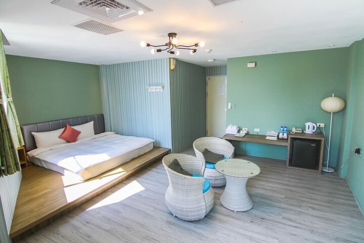 Room 11 of 48