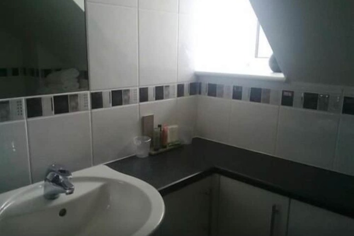 Room 4 of 9