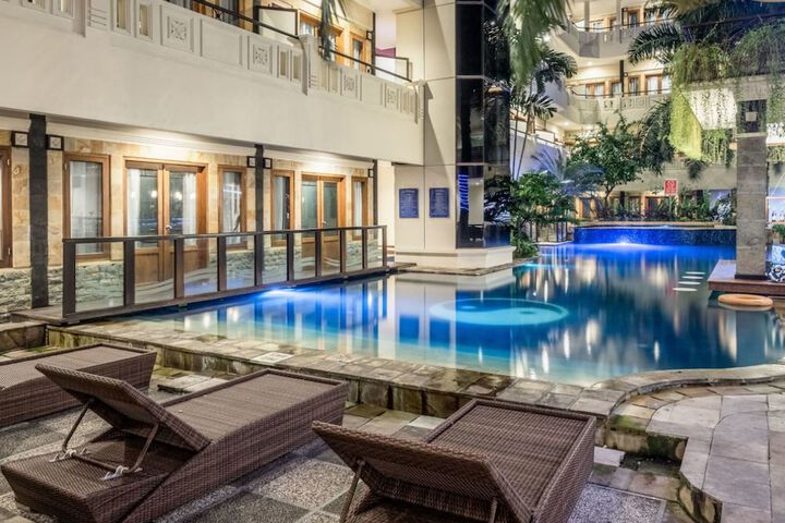 Pool Hotel