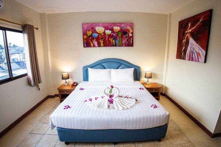 Room 4 of 9