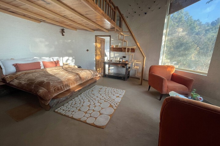 Room 2 of 11