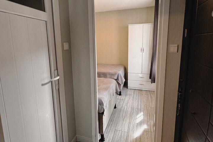 Room 2 of 47