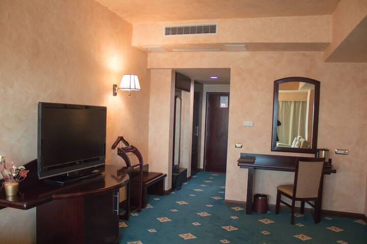 Room 10 of 84