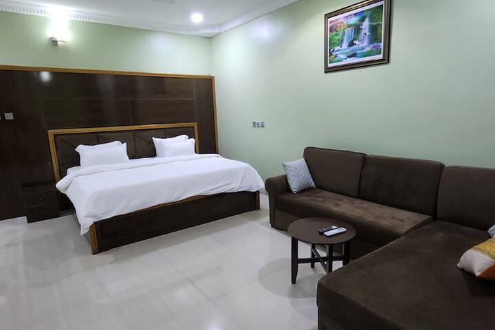 Room 6 of 24