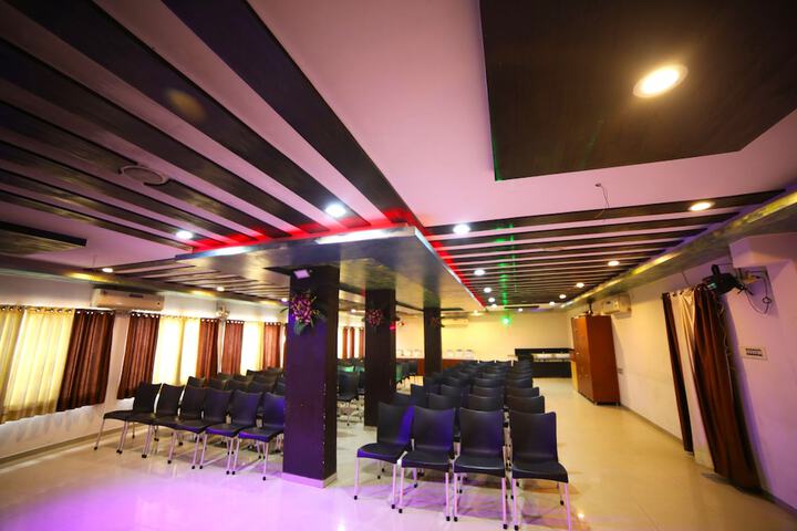 Ballroom/Hall 46 of 56