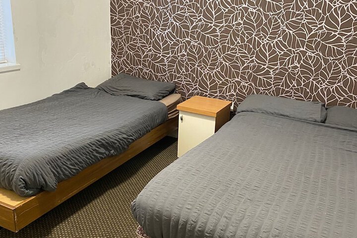 Room 8 of 9