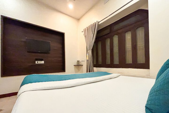 Room 33 of 80