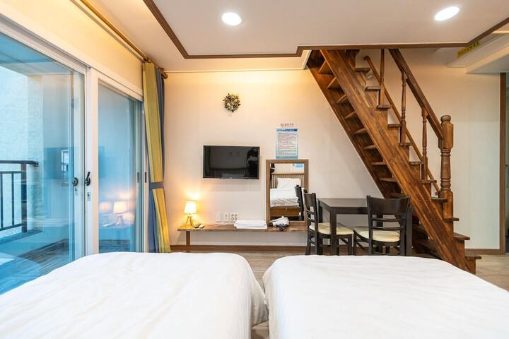 Room 16 of 29