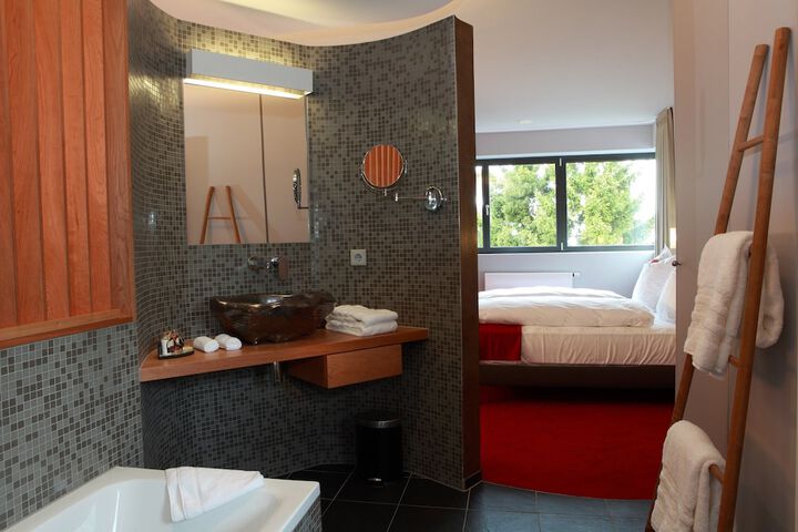 Room 15 of 50