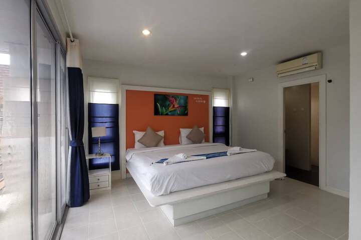 Room 13 of 52