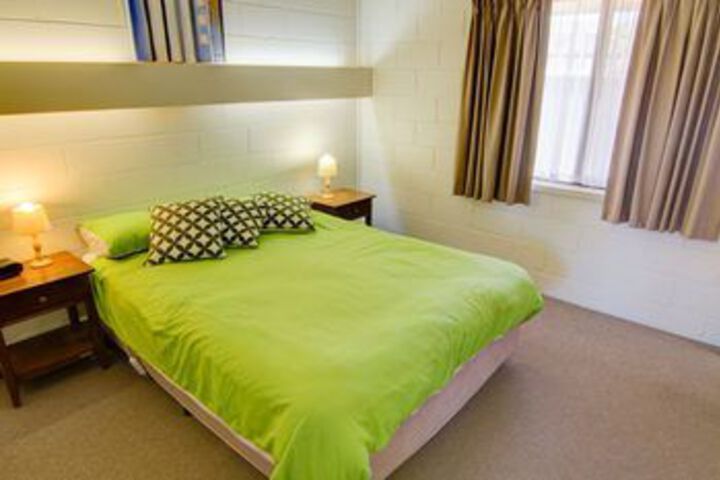 Room 4 of 9