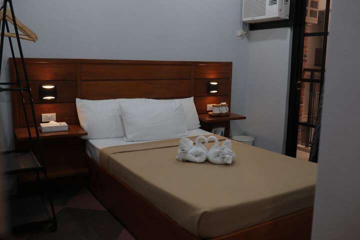 Room 4 of 42