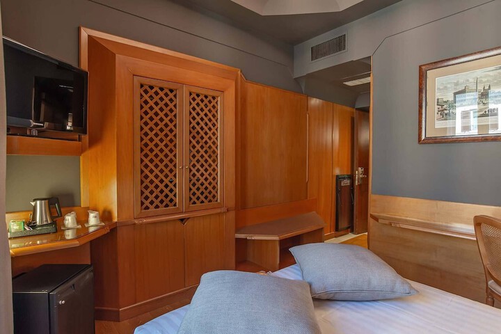 Room 100 of 174